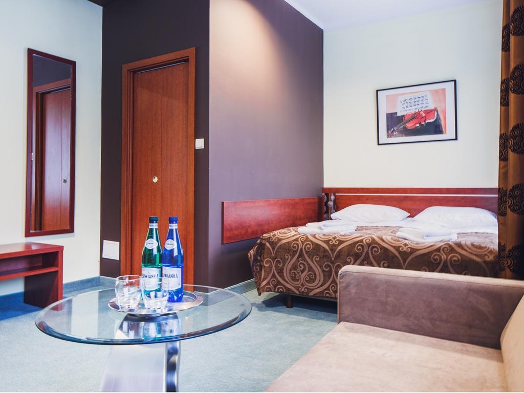 Hotel Chmielna Varşova Oda fotoğraf